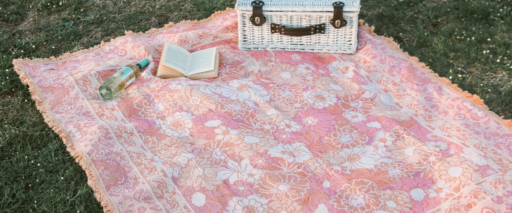 How to plan the perfect boho spring picnic - Isla In Bloom